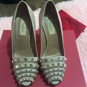 Cream Valentino Size 8 heels